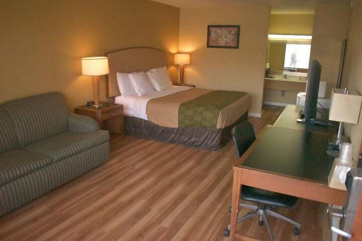 Room 6 of 25