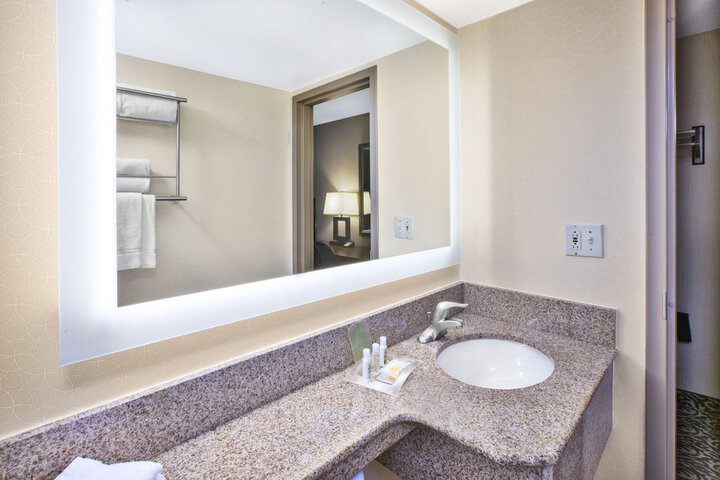 Room 10 of 41