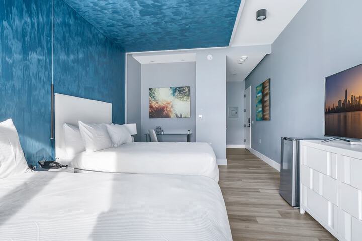 Global Luxury Suites at the Arches