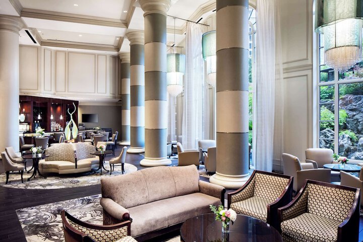 Lounge 67 of 74