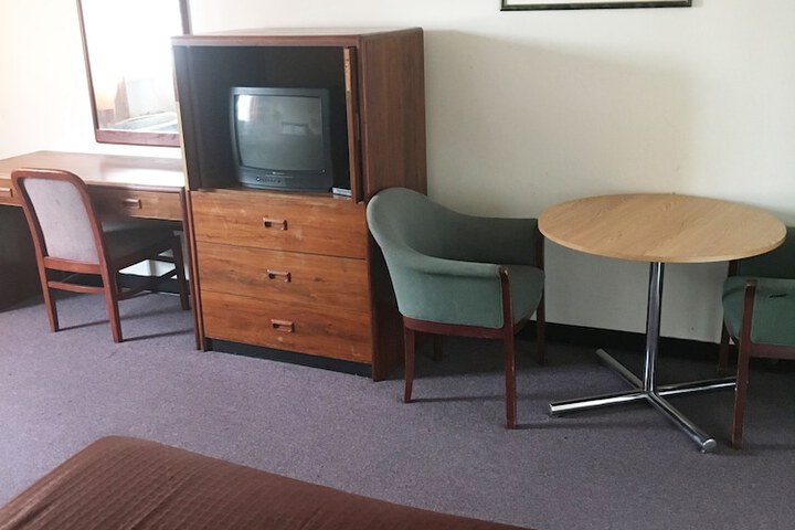 Room 10 of 20