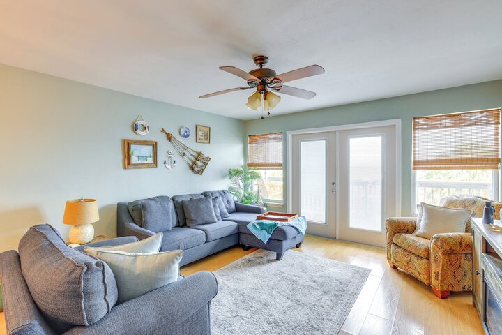 Beach & Pool Access at Condo on Cedar Key!