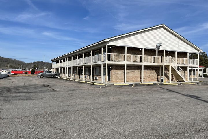 COVERED BRIDGE INN & SUITES