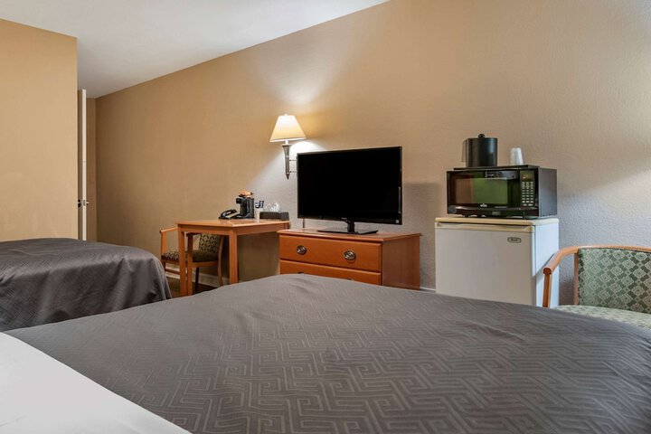 Room 11 of 18