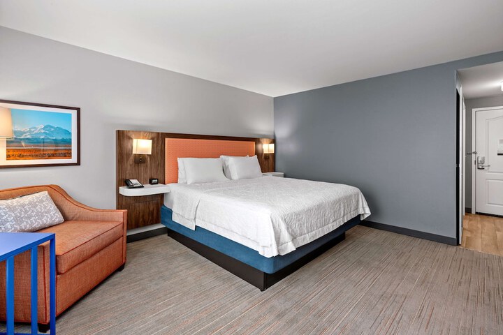 Room 10 of 33