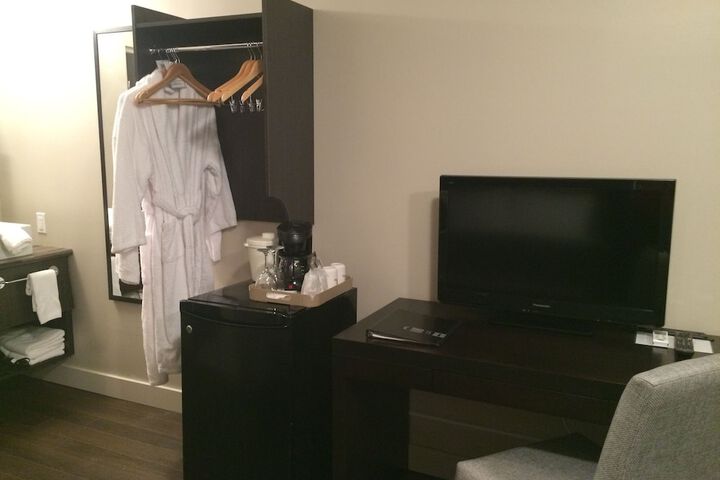 Room 9 of 37