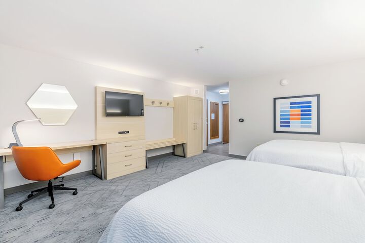 Holiday Inn Express & Suites Medford by IHG