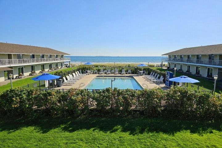 Friendship Oceanfront Suites