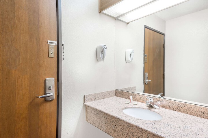 Room 9 of 22