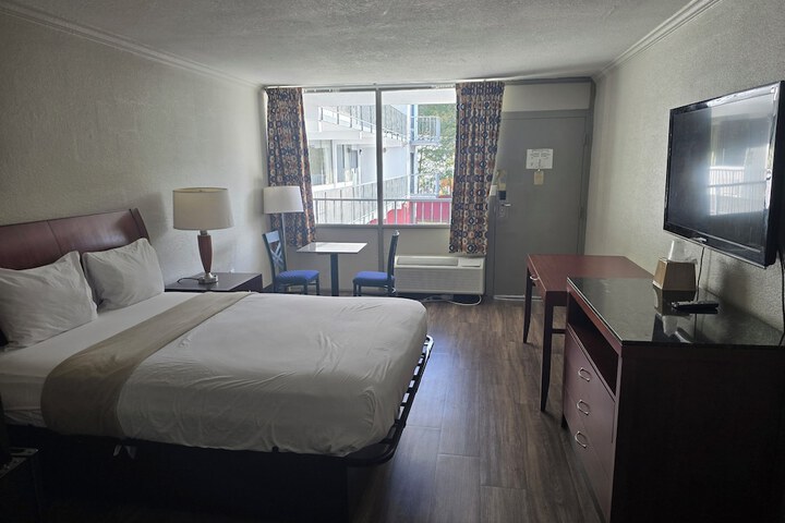 Room 17 of 17