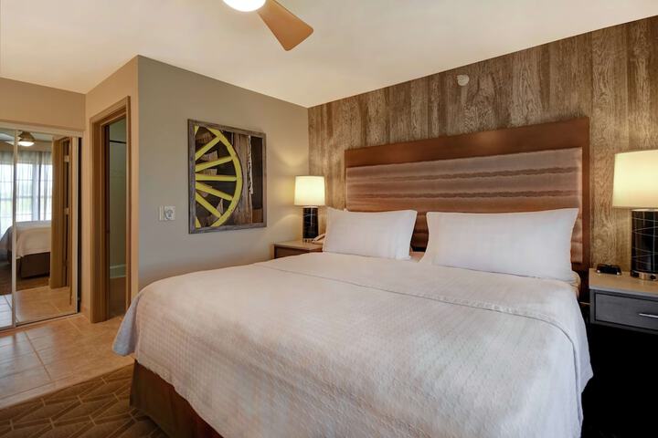 Room 33 of 81