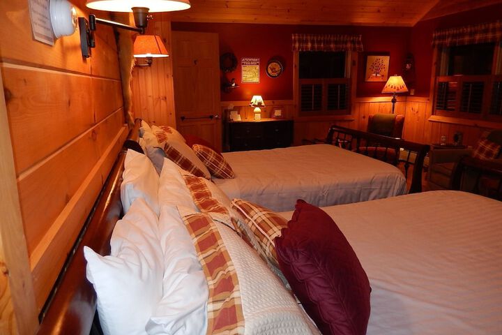 Kiwassa Lake Bed & Breakfast