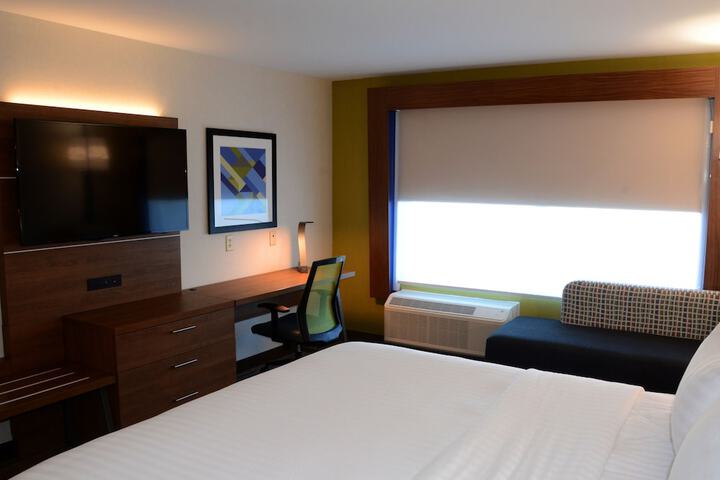 Holiday Inn Express & Suites Pittsburgh - Monroeville by IHG