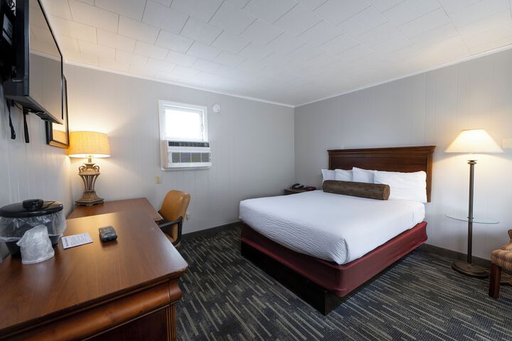 Scottys Lakeside Resort