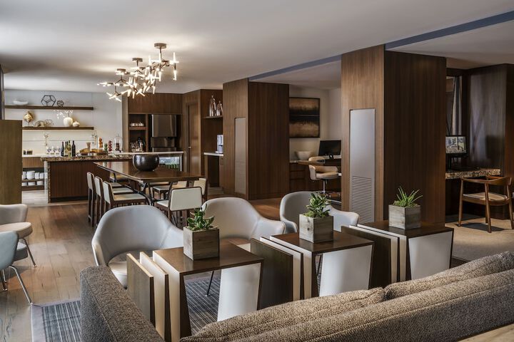 Lounge 59 of 65