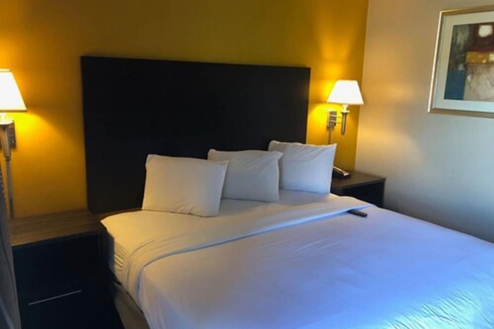 Room 16 of 37