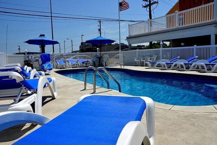 Pool 10 of 18