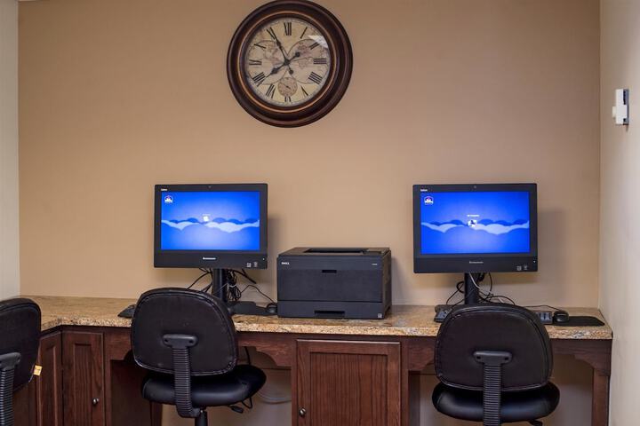 Business Center 40 of 44