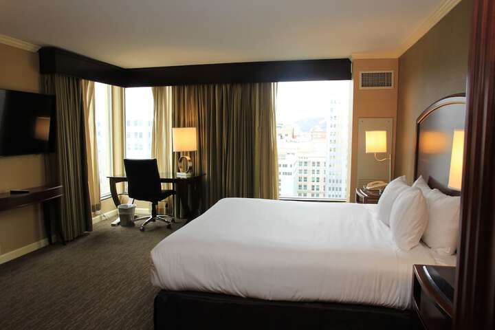 Room 32 of 74