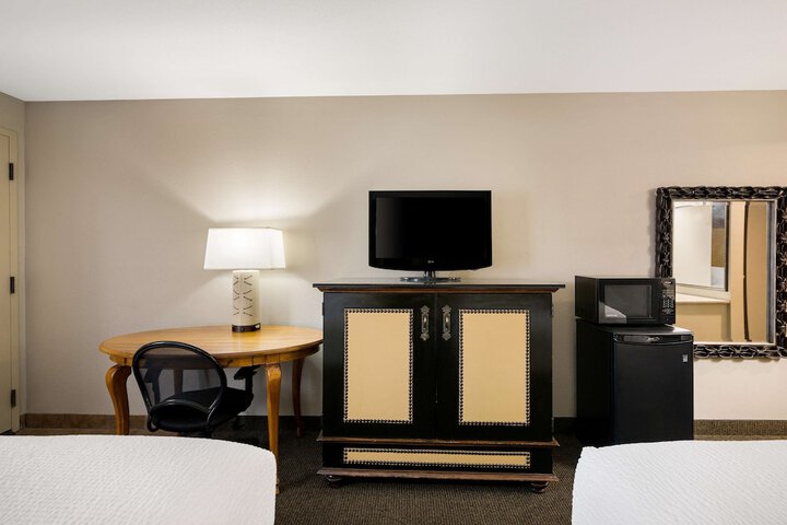 Room 12 of 48