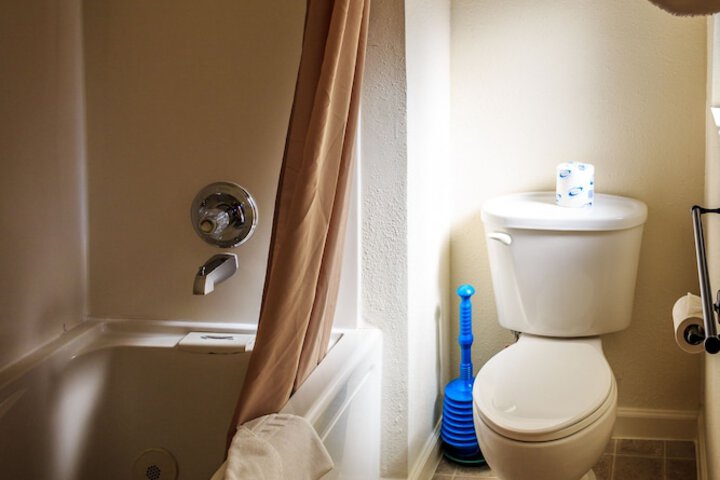 Green Gables Motel & Suites