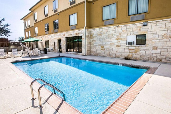 Pool 4 of 31