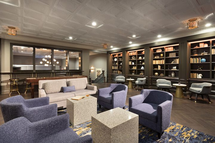 Lounge 79 of 102
