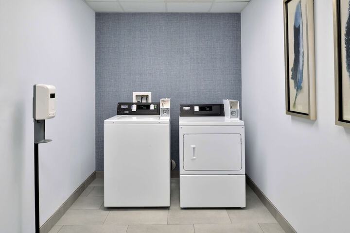 Business Center 84 of 93