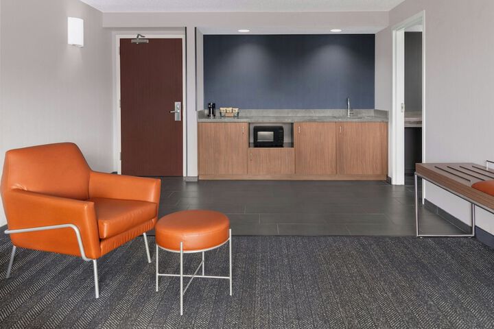Courtyard by Marriott Cleveland Airport South