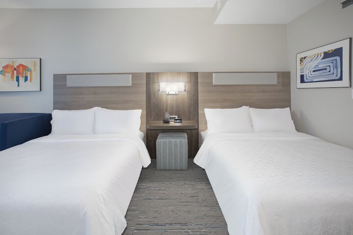 Room 11 of 25