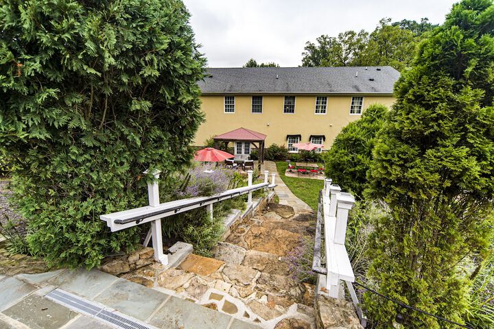 Stone Manor Boutique Inn