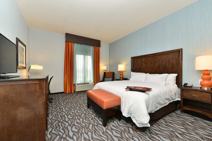 Hampton Inn Corning / Painted Post