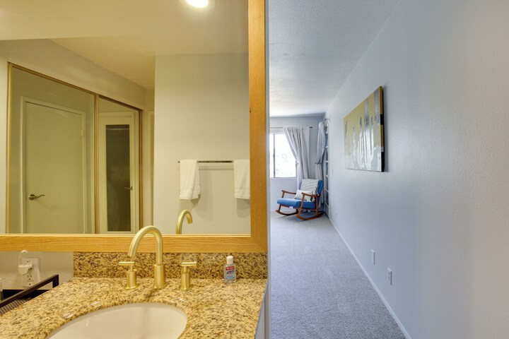 La Mesa Townhome: 15 Mi to San Diego!