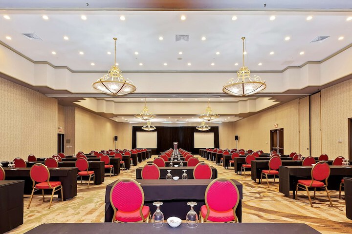 Ballroom/Hall 45 of 48