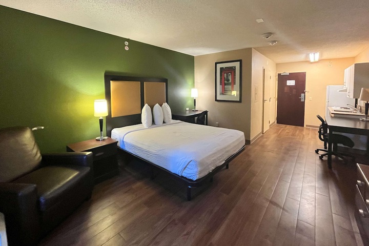 Room 9 of 27