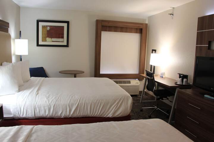 Room 25 of 33