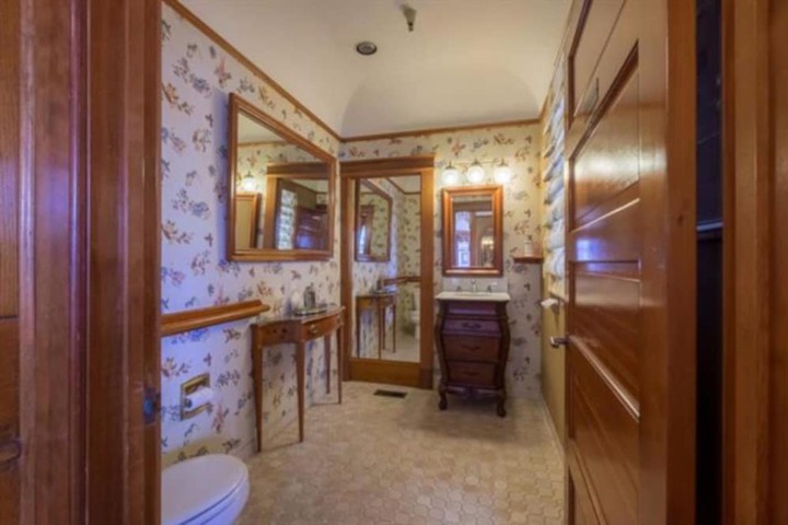 Room 36 of 85