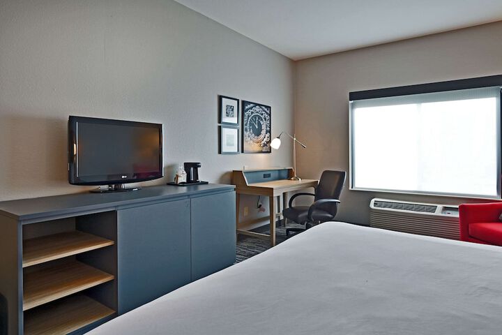 Country Inn & Suites by Radisson Bloomington-Normal Airport, IL