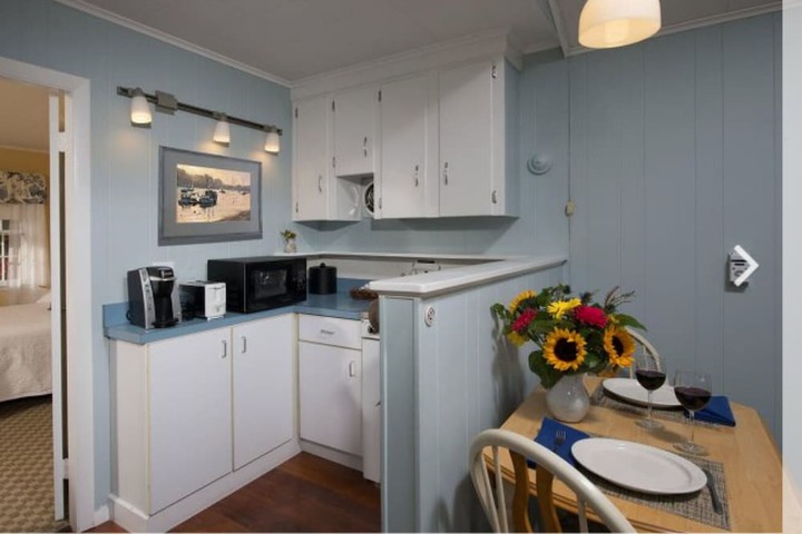 Dockside Guest Quarters & Restaurant