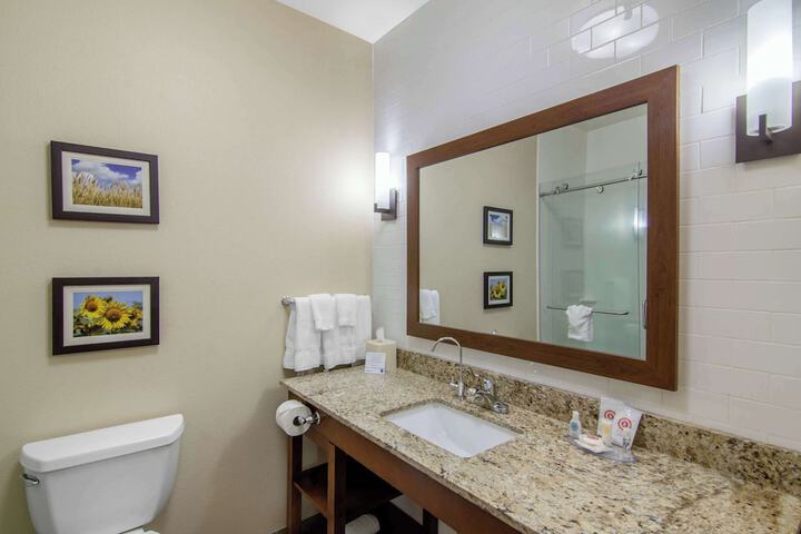 Comfort Inn & Suites Shawnee - Kansas City