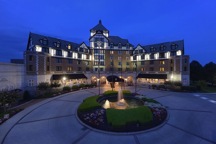 Hotel Roanoke & Conference Center Curio Collection by Hilton