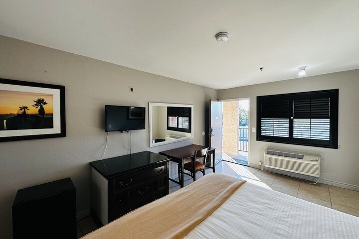 Room 6 of 19