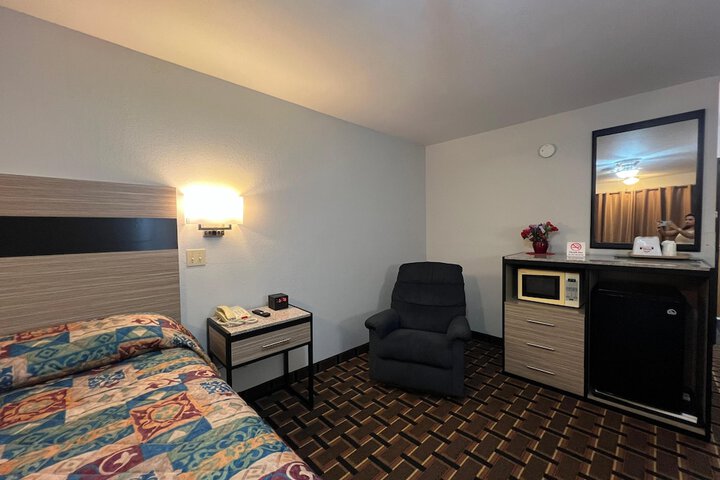 Deluxe Inn