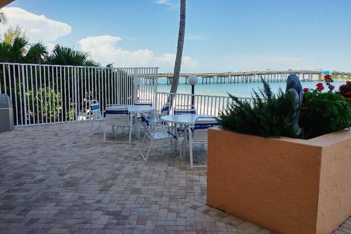 Sundeck 125 of 137