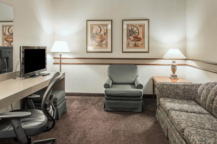 Room 30 of 82