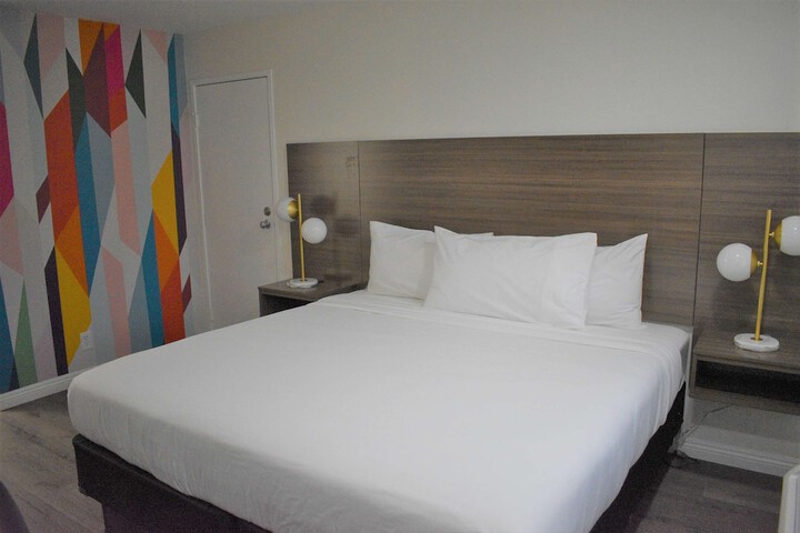 Room 12 of 25