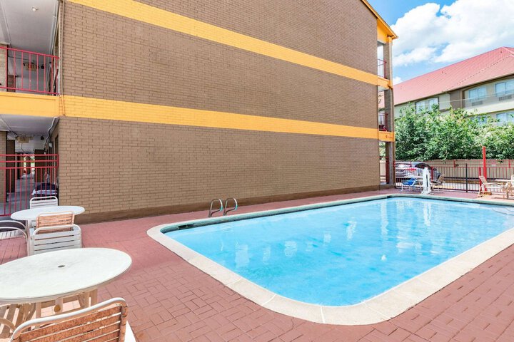 Pool 9 of 60