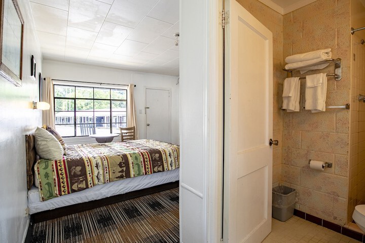 Lloyds on the River Country Inn by OYO