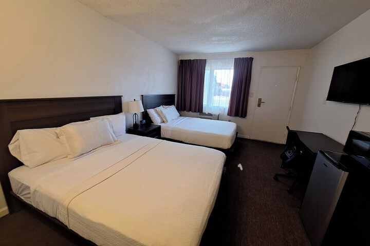 Leisure Lodge Motel