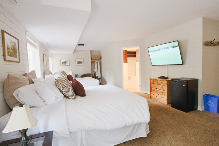 Room 9 of 32